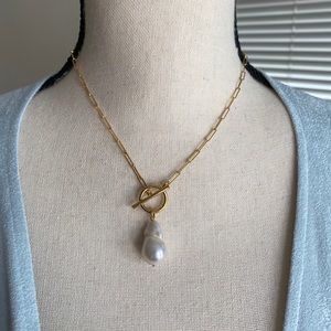 Libby Pearl Pendant Necklace